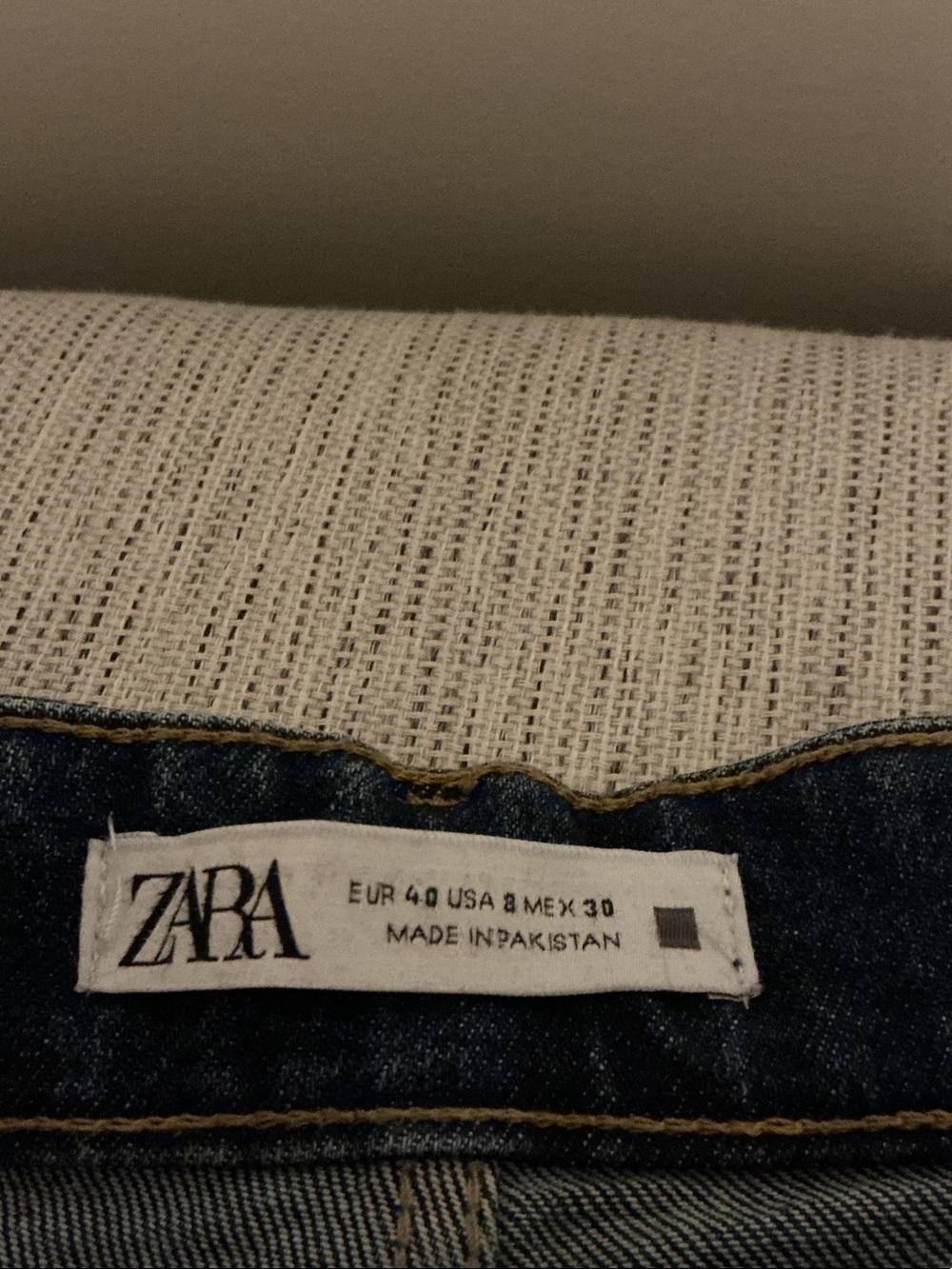 ZARA Menโs Dark Blue Denim Jeans with Contrast Stitching